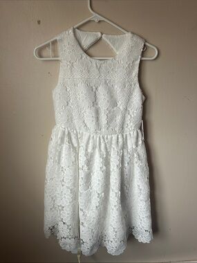 Kensie sleeveless white lace fit/flare dress back zipper. pet/smoke free home